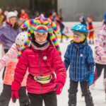Škola bruslení: závěrečná lekce s karnevalem masek