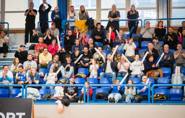 FOTO: Derby basketbalistek na Komendě bavilo, radoval se Hradec