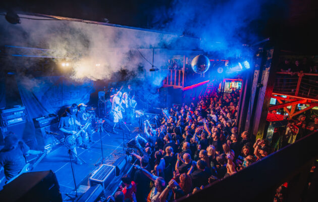 Kapela Tři sestry na KlonDiku v Peci pod Sněžkou