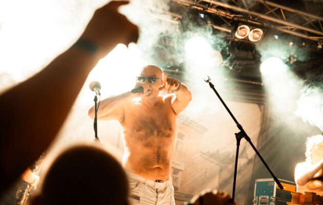 Vyprodaný KlonDike nechtěl kapelu Tři sestry pustit z pódia