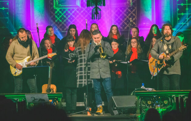 FOTO: Vánoce v lednu aneb Richard Krajčo se sborem vystoupil v kostele