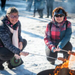 Opékání špekáčků na Krakonošově náměstí