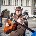 Opékání špekáčků na Krakonošově náměstí