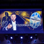 Ples MFK: Šoumen Švancara, tanečnice Vondráčková a zpěvák Ztracený