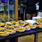 Ples MFK: Šoumen Švancara, tanečnice Vondráčková a zpěvák Ztracený