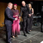 Ples MFK: Šoumen Švancara, tanečnice Vondráčková a zpěvák Ztracený