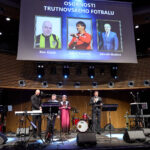 Ples MFK: Šoumen Švancara, tanečnice Vondráčková a zpěvák Ztracený