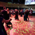 Ples MFK: Šoumen Švancara, tanečnice Vondráčková a zpěvák Ztracený