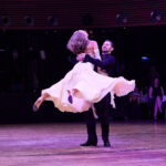 Ples MFK: Šoumen Švancara, tanečnice Vondráčková a zpěvák Ztracený