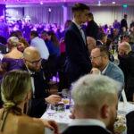 Ples MFK: Šoumen Švancara, tanečnice Vondráčková a zpěvák Ztracený