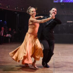 Ples MFK: Šoumen Švancara, tanečnice Vondráčková a zpěvák Ztracený