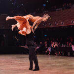 Ples MFK: Šoumen Švancara, tanečnice Vondráčková a zpěvák Ztracený