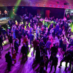 Ples MFK: Šoumen Švancara, tanečnice Vondráčková a zpěvák Ztracený