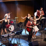 Ples MFK: Šoumen Švancara, tanečnice Vondráčková a zpěvák Ztracený