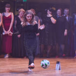 Ples MFK: Šoumen Švancara, tanečnice Vondráčková a zpěvák Ztracený