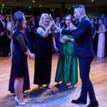 Ples MFK: Šoumen Švancara, tanečnice Vondráčková a zpěvák Ztracený