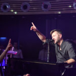 Ples MFK: Šoumen Švancara, tanečnice Vondráčková a zpěvák Ztracený