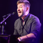 Ples MFK: Šoumen Švancara, tanečnice Vondráčková a zpěvák Ztracený