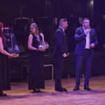 Ples MFK: Šoumen Švancara, tanečnice Vondráčková a zpěvák Ztracený