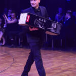 Ples MFK: Šoumen Švancara, tanečnice Vondráčková a zpěvák Ztracený