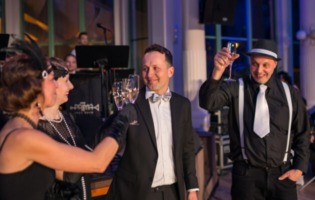 FOTO: Návrat do dvacátých let. Ples zahájil kulaté lyžařské oslavy