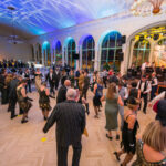 FOTO: Návrat do dvacátých let. Ples zahájil kulaté lyžařské oslavy