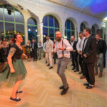 FOTO: Návrat do dvacátých let. Ples zahájil kulaté lyžařské oslavy