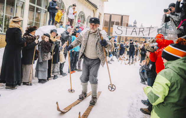Lyžníci vyrazili od kolonády v Janských Lázních na závod jako před 100 lety