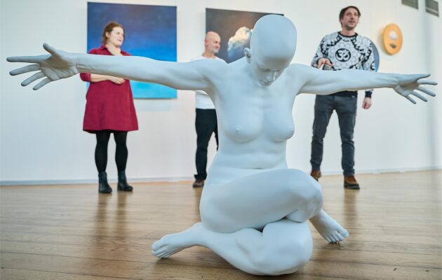 Výstava meditativních soch a obrazů v Galerii Uffo