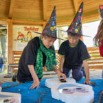 FOTO: Filmové hvězdy ze světa kouzel bavily na SVČ, u dětí vyhrál Shrek