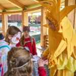 FOTO: Filmové hvězdy ze světa kouzel bavily na SVČ, u dětí vyhrál Shrek