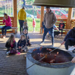 FOTO: Filmové hvězdy ze světa kouzel bavily na SVČ, u dětí vyhrál Shrek