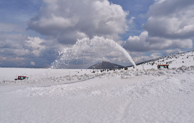 Frézování cesty mezi Výrovkou a Luční boudou
