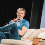 Listování v Trutnově s Tomášem Šebkem o knize Objektivní nález: Moje nejtěžší mise