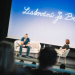 Listování v Trutnově s Tomášem Šebkem o knize Objektivní nález: Moje nejtěžší mise