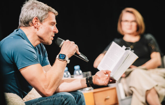 Listování v Trutnově s Tomášem Šebkem o knize Objektivní nález: Moje nejtěžší mise