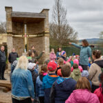 Ve Voletinách přibylo 35 ovocných stromů, se sázením pomáhaly děti