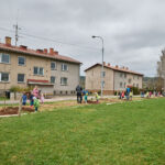 Ve Voletinách přibylo 35 ovocných stromů, se sázením pomáhaly děti