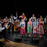 FOTO: Po tanečkách v Uffu skončili Smrťačka a Smrťák v Úpě