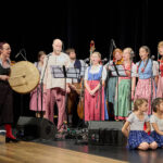 FOTO: Po tanečkách v Uffu skončili Smrťačka a Smrťák v Úpě