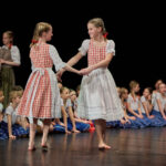 FOTO: Po tanečkách v Uffu skončili Smrťačka a Smrťák v Úpě