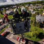 Požár zachvátil byt v trutnovském paneláku, při zásahu se zranili dva hasiči