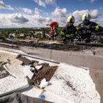 Požár zachvátil byt v trutnovském paneláku, při zásahu se zranili dva hasiči