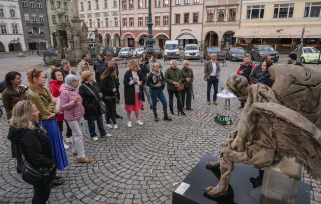 Originální „textilní“ sochy do ulic Trutnova vytvořil umělec Martin Skalický