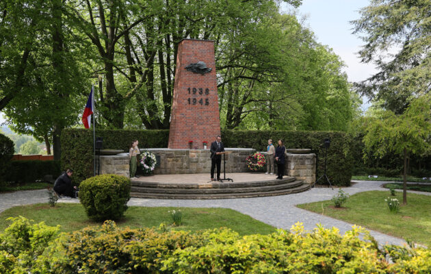 FOTO, VIDEO: Vzpomínka na konec druhé světové války s pamětníkem bojů