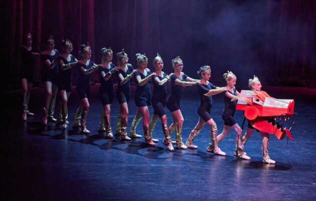 FOTO: Třikrát plné Uffo! Tanečníci ZUŠky zaujali Cestou kolem světa