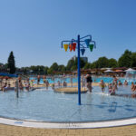 FOTO: Trutnovské koupaliště zahájilo novou sezonu, vstupné zdražilo