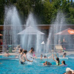 FOTO: Trutnovské koupaliště zahájilo novou sezonu, vstupné zdražilo