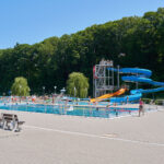FOTO: Trutnovské koupaliště zahájilo novou sezonu, vstupné zdražilo