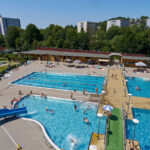 FOTO: Trutnovské koupaliště zahájilo novou sezonu, vstupné zdražilo